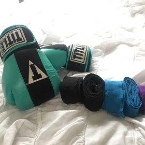 TITLE  GEL BOXING GLOVES